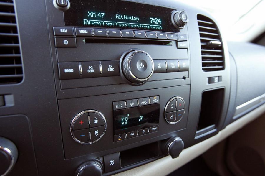  Chevrolet Silverado Hybrid 2010 года  (фото 12 из 44)